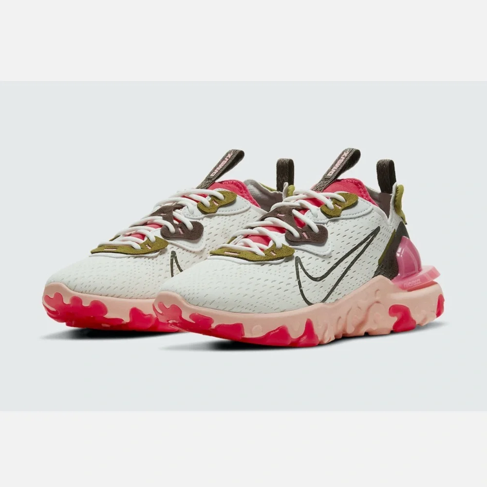 Nike Women’s Sneakers - Picture 1 of 11
